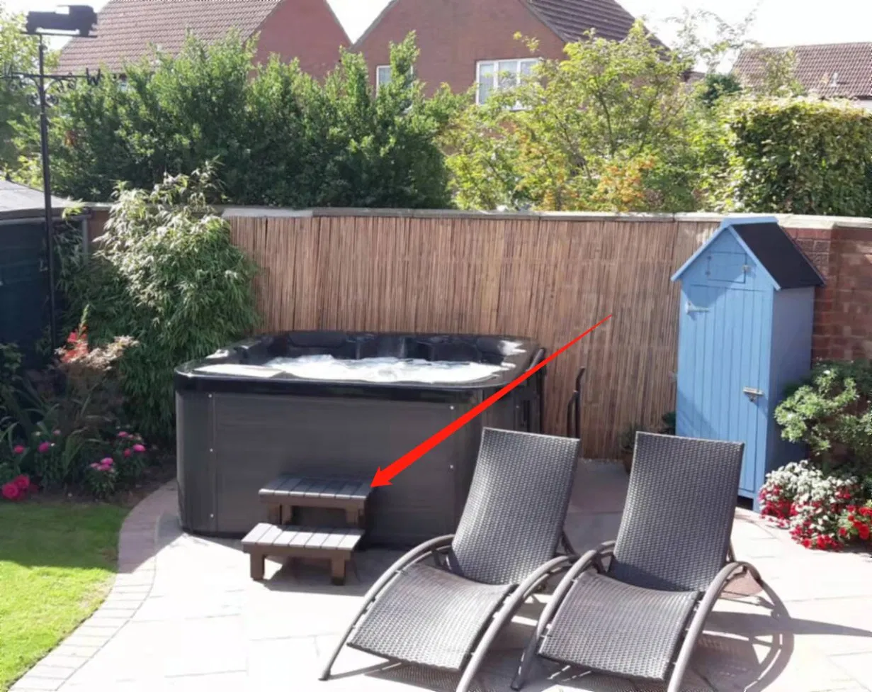 モダンで高品質のプラスチック屋外ハイドロマッサージ SPA ステップを採用